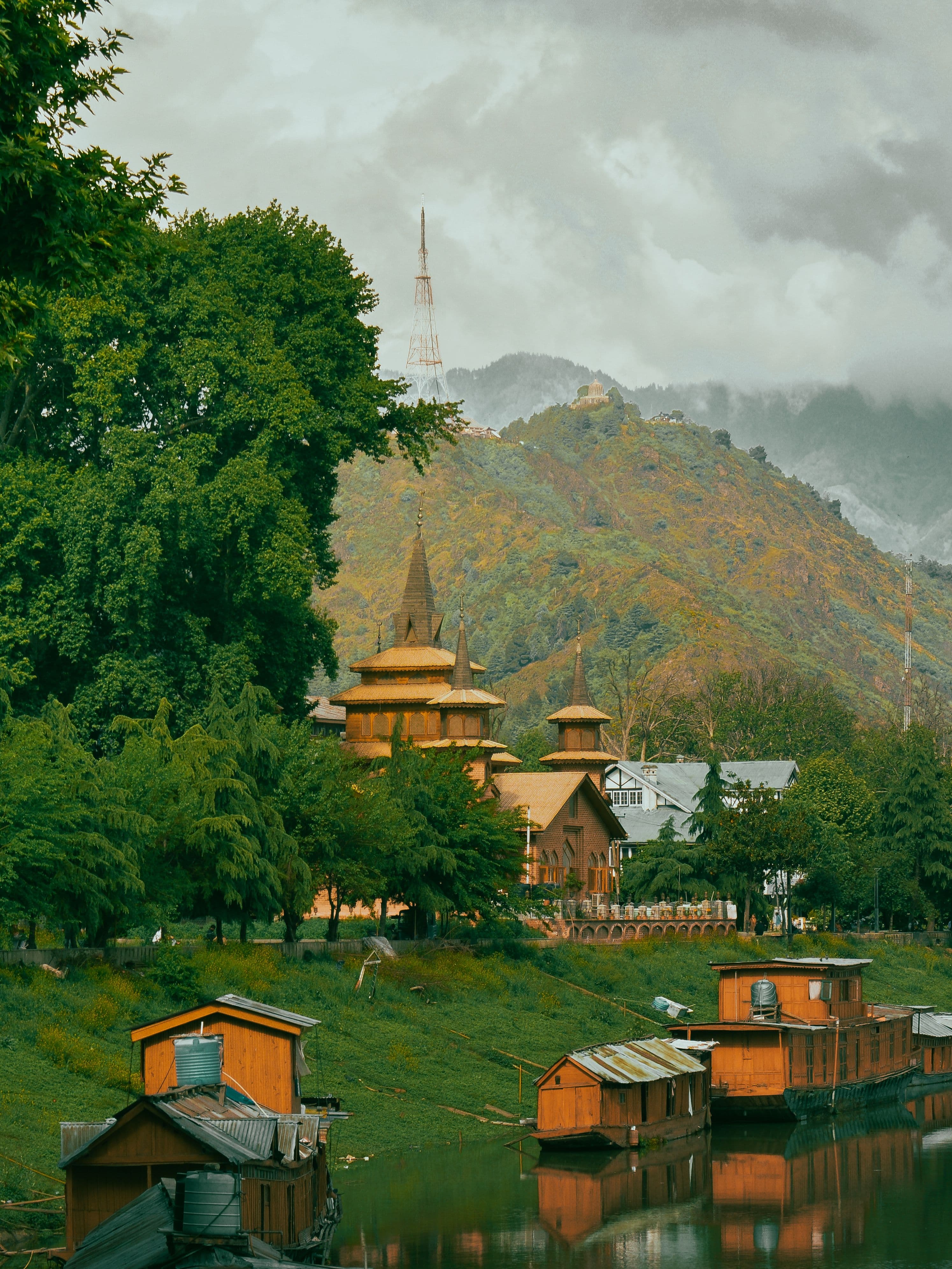 Houseboat Escape Kashmir tour package